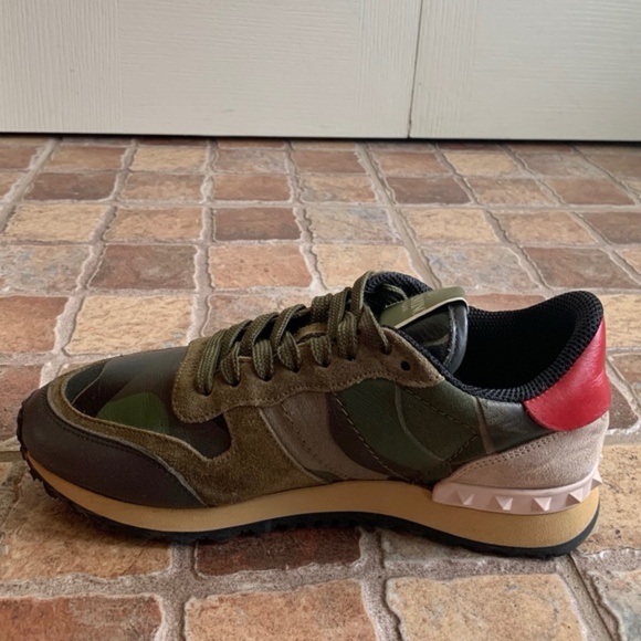 Valentino Garavani Low-Top Sneakers - Picture 4 of 11